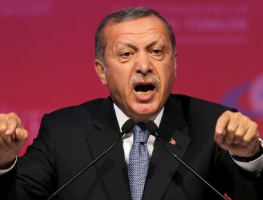 Ο Ρ.Τ.Ερντογάν επέστρεψε ως μέλος του AKP μετά το δημοψήφισμα της 16ης Απριλίου